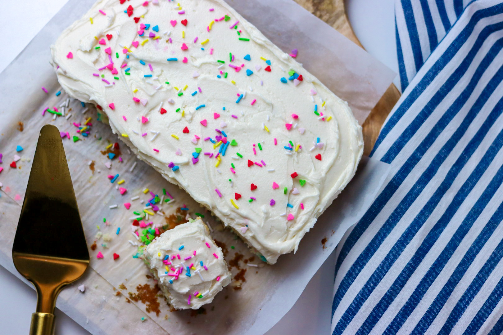 easy FUNfetti sheet cake – fluffy and moist!