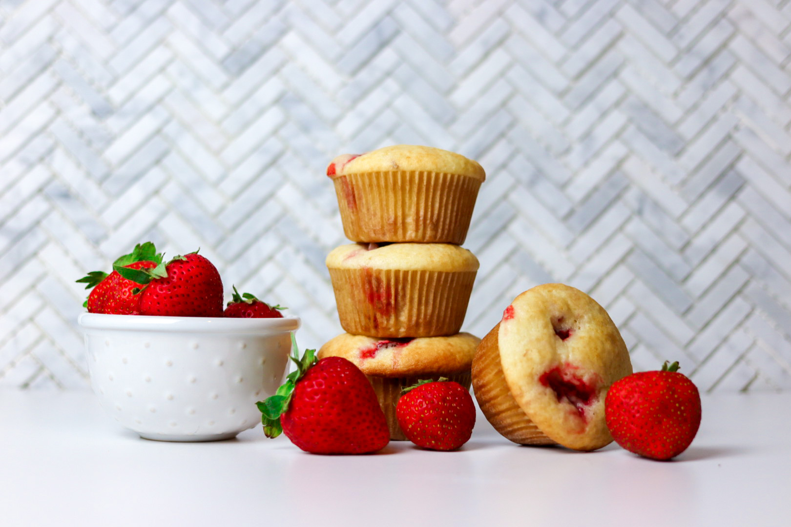easy strawberry muffins – ready in 30 minutes!