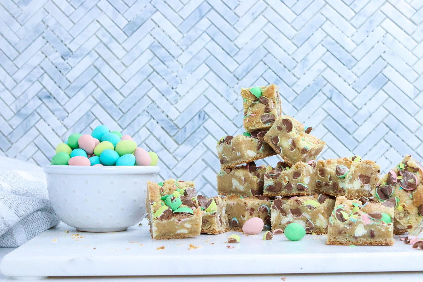 the BEST (and easy) mini egg blondies!